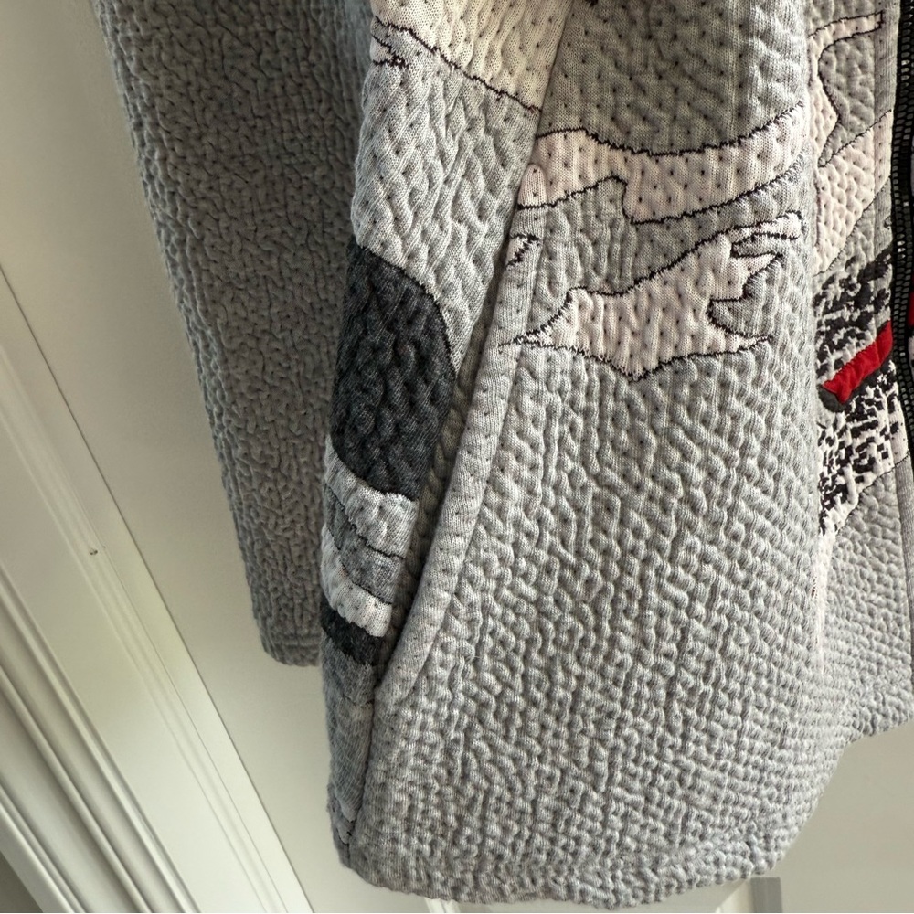 Gray and Red Artistic Ski Jacket with High Collar - Picture 7 of 10